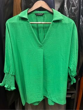 Collared V-Neck Kelly Green Blouse - size small